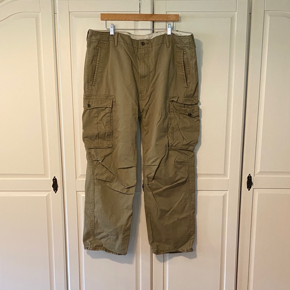 Levi's Men's Cargo Pants in Khaki